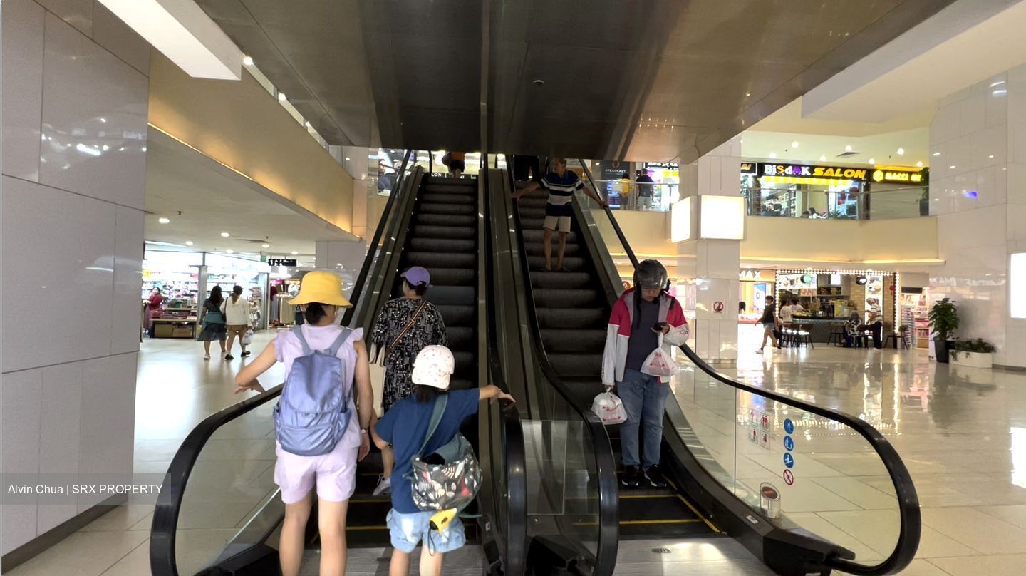 Lucky Plaza (D9), Retail #504615011